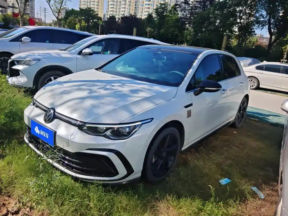 VOLKSWAGEN GOLF  2021