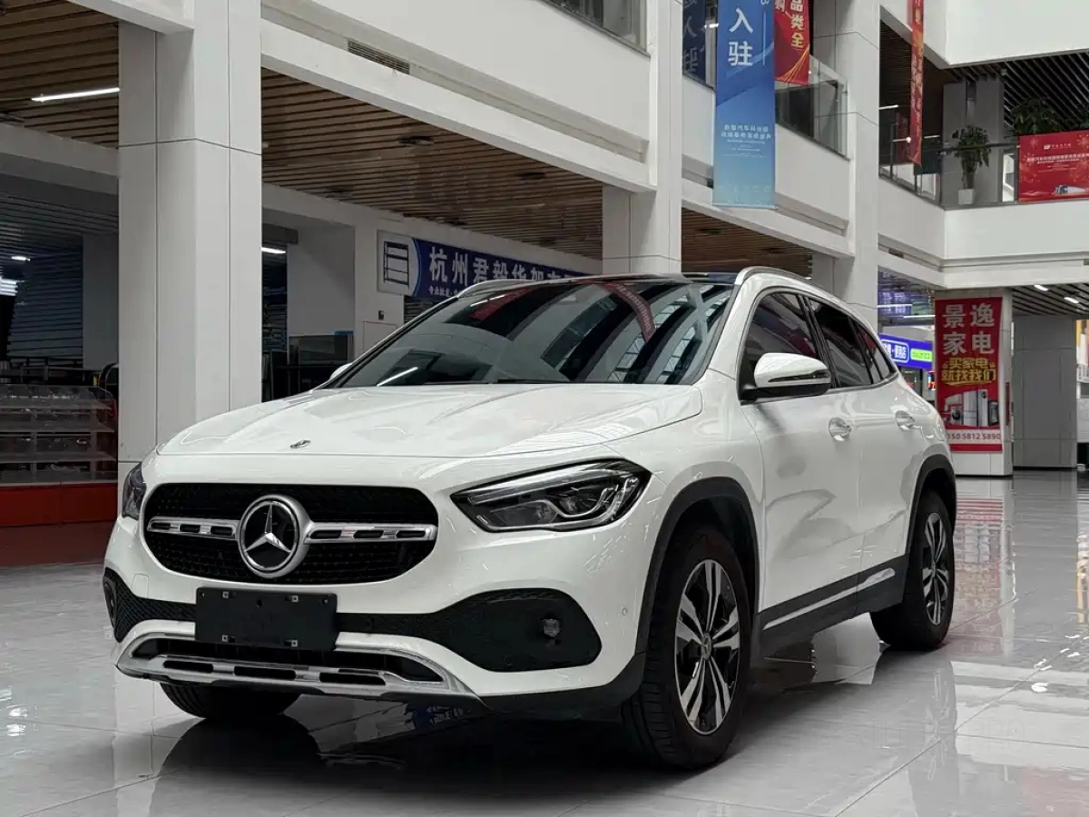 MERCEDES BENZ GLA  2023