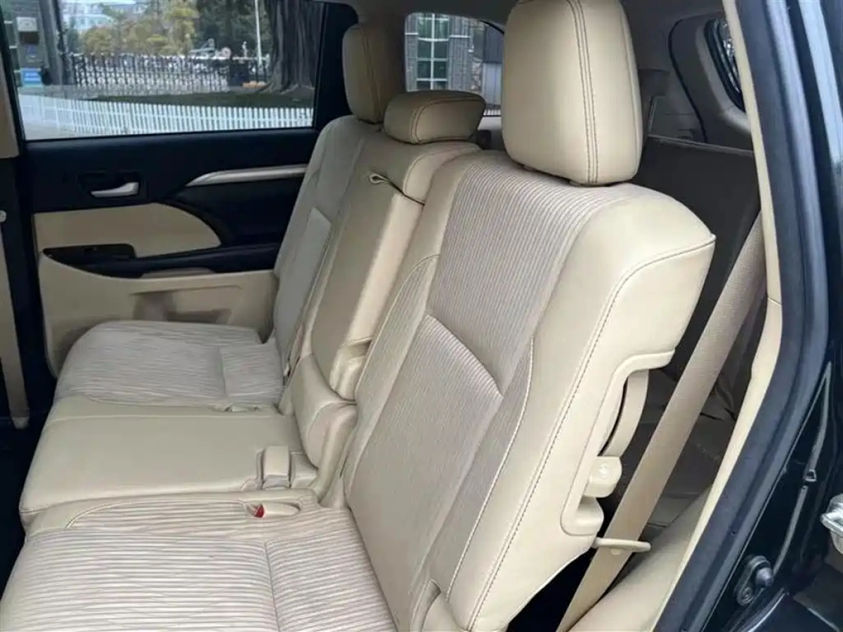 TOYOTA YARIS L ENJOY