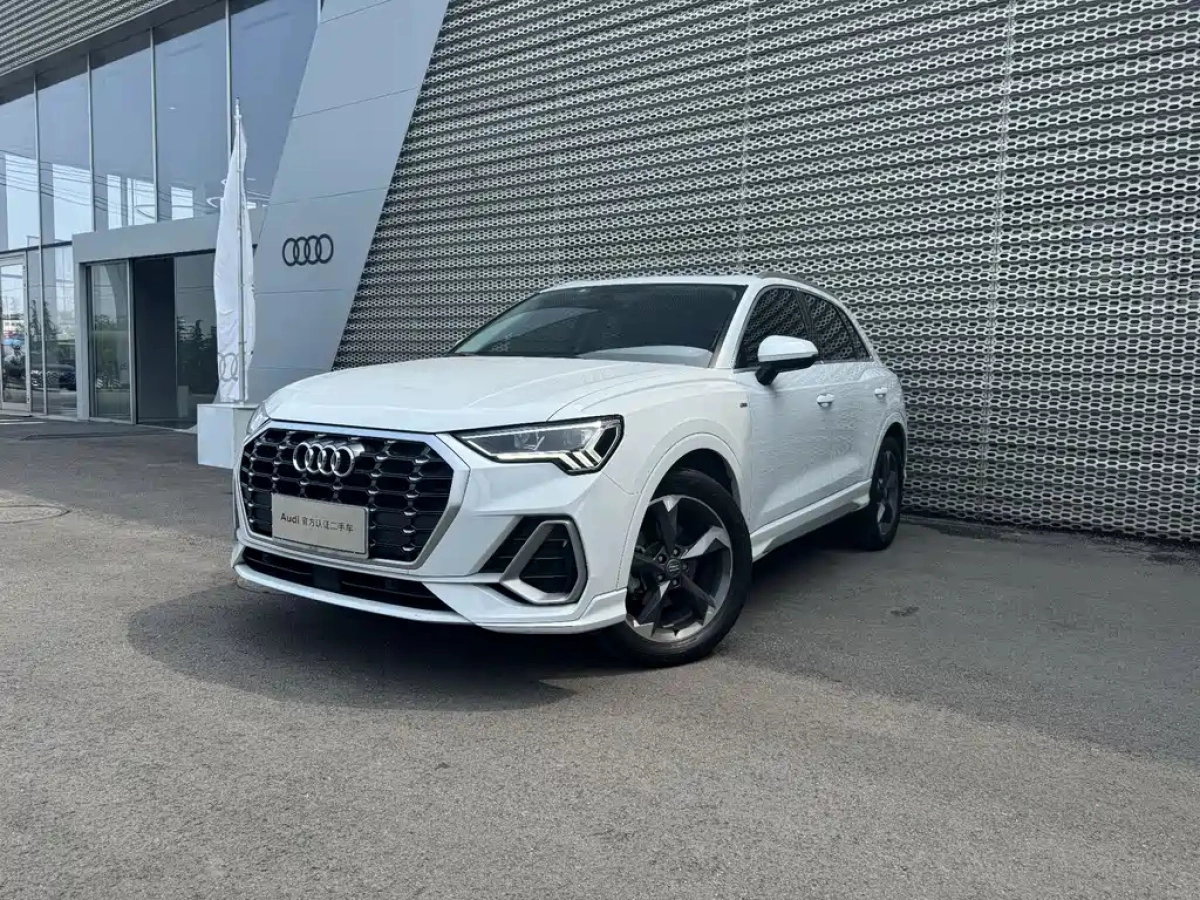 AUDI Q3  2020