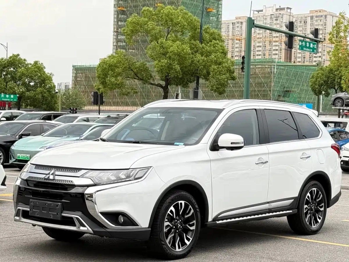 MITSUBISHI OUTLANDER  2021