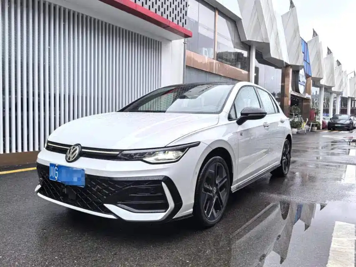 VOLKSWAGEN GOLF  2025
