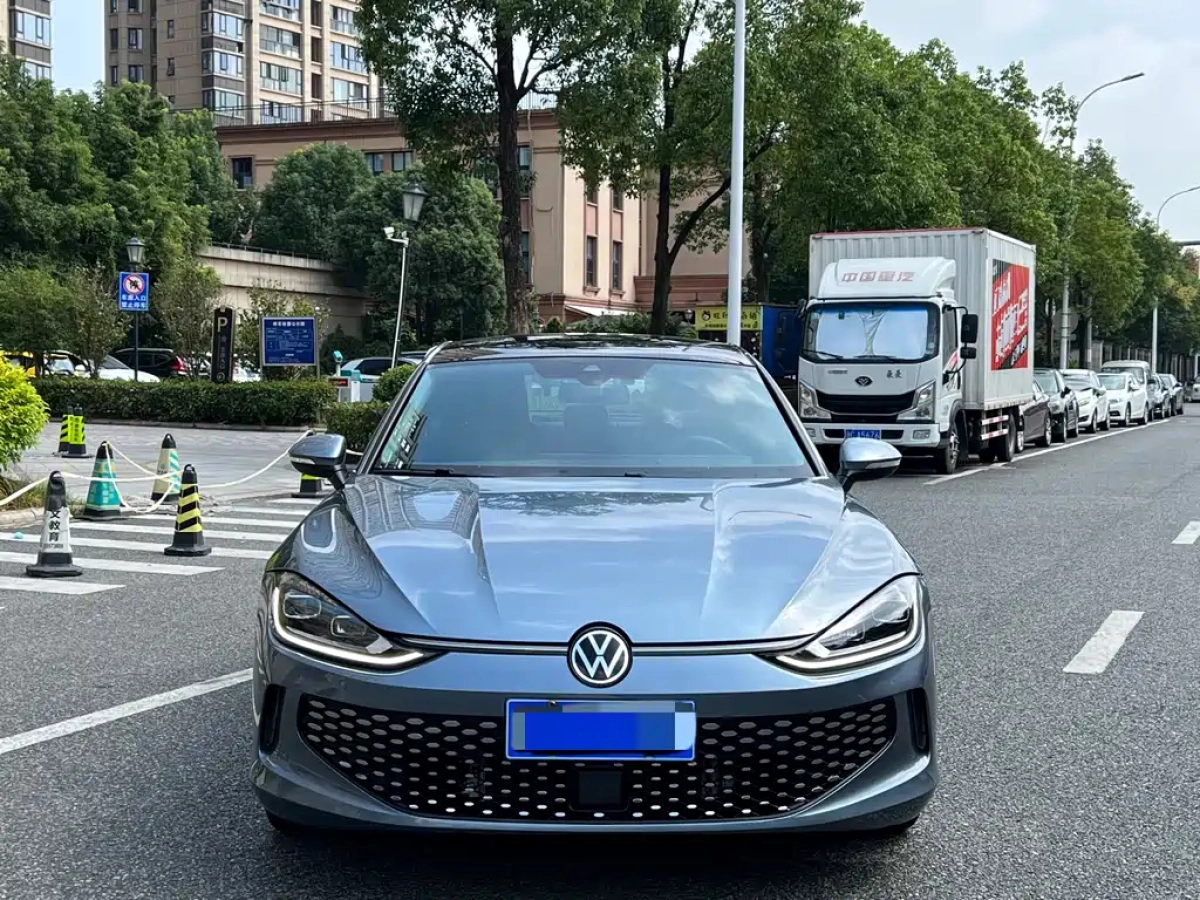 VOLKSWAGEN LAMANDO  2022