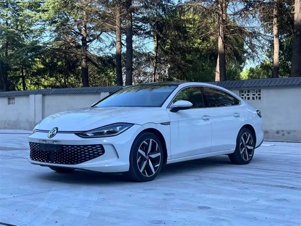 VOLKSWAGEN LAMANDO  2022