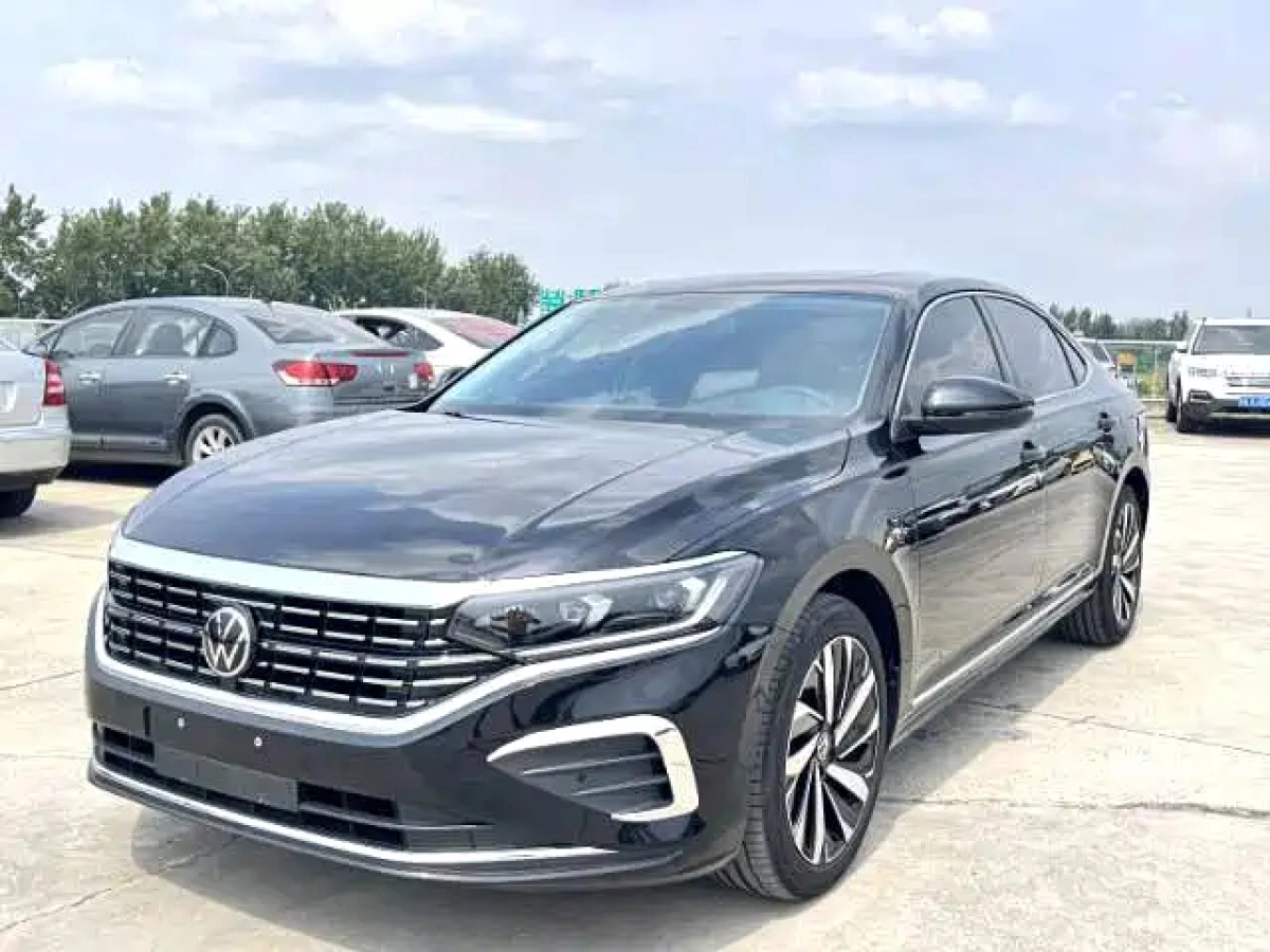 VOLKSWAGEN PASSAT  2025