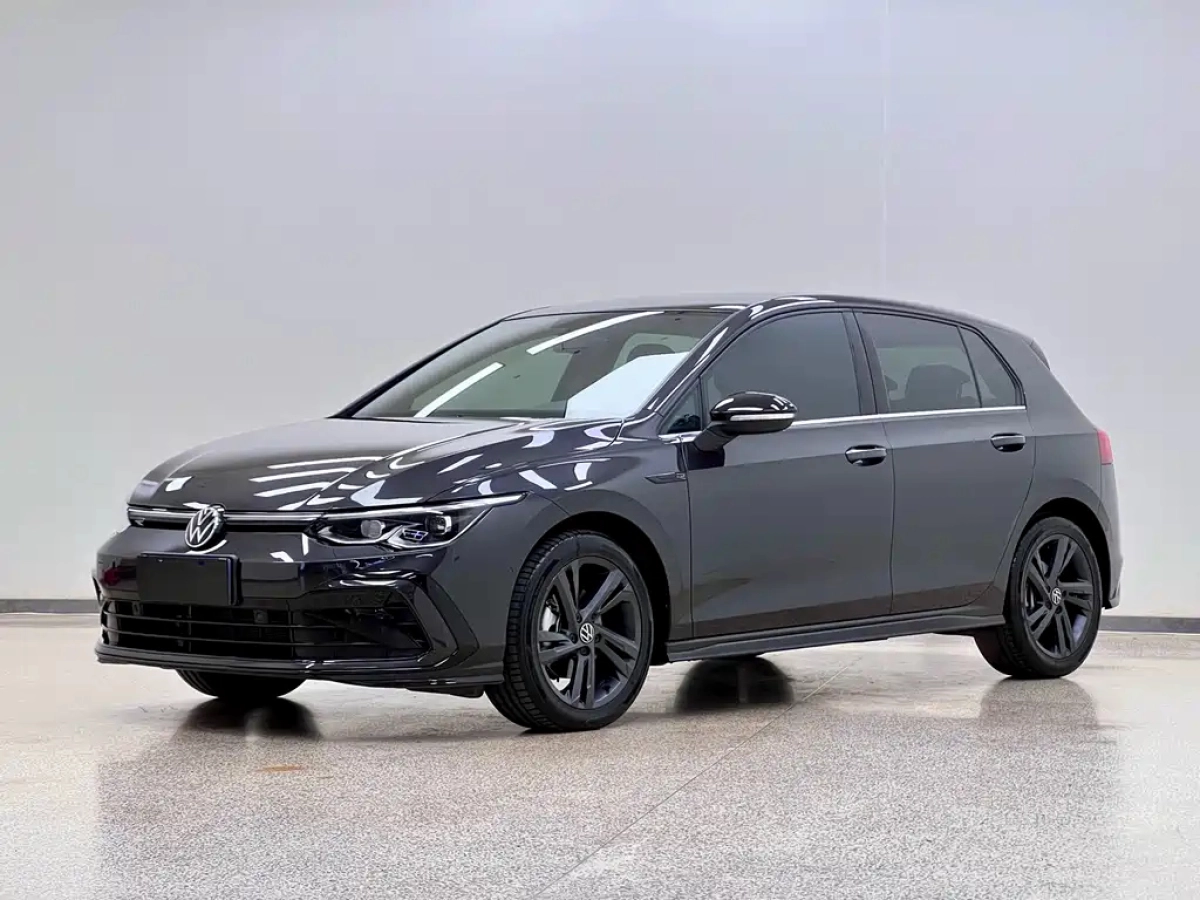 VOLKSWAGEN GOLF  2023