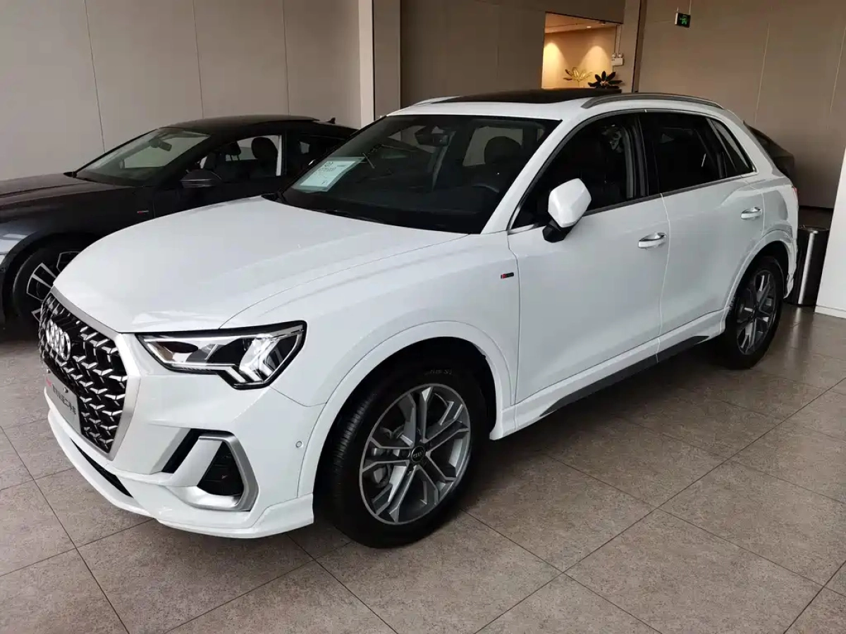 AUDI Q3  2024