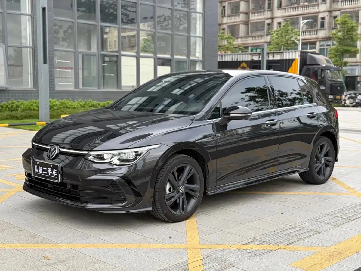 VOLKSWAGEN GOLF  2023