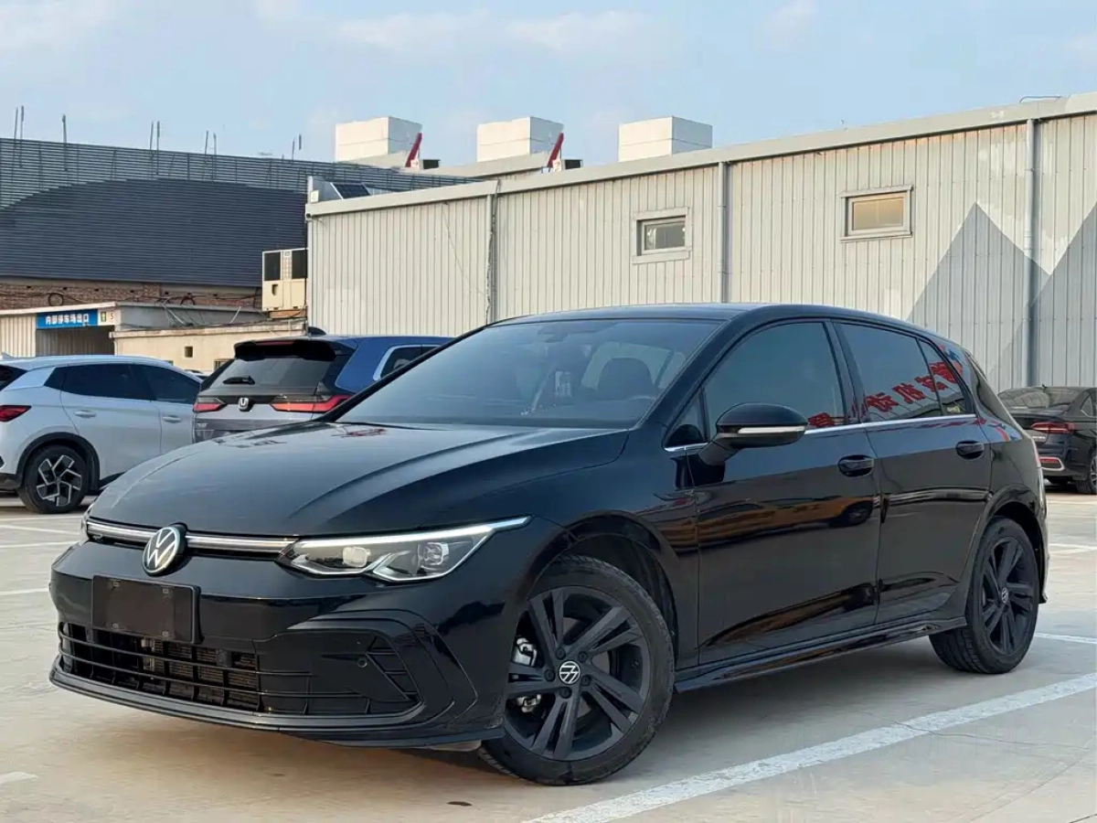 VOLKSWAGEN GOLF  2023