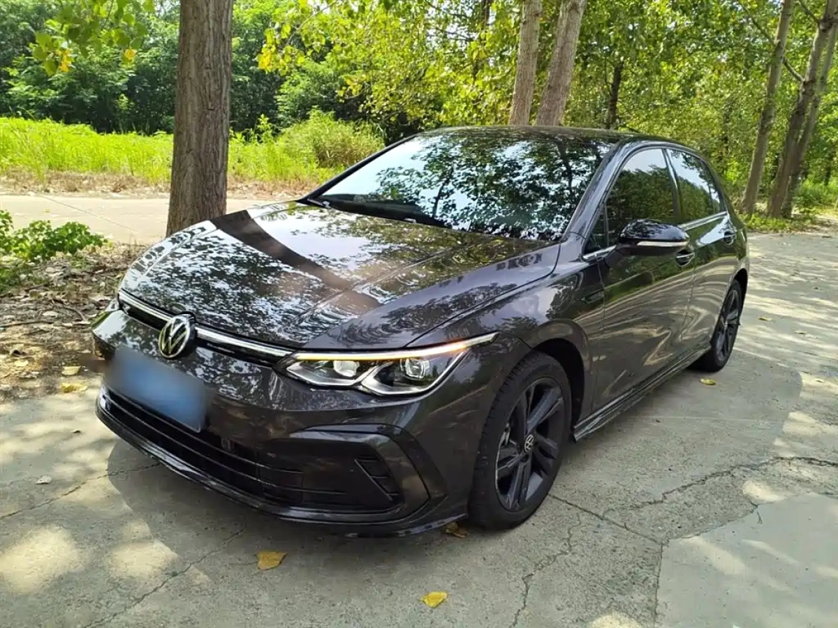 VOLKSWAGEN GOLF  2023