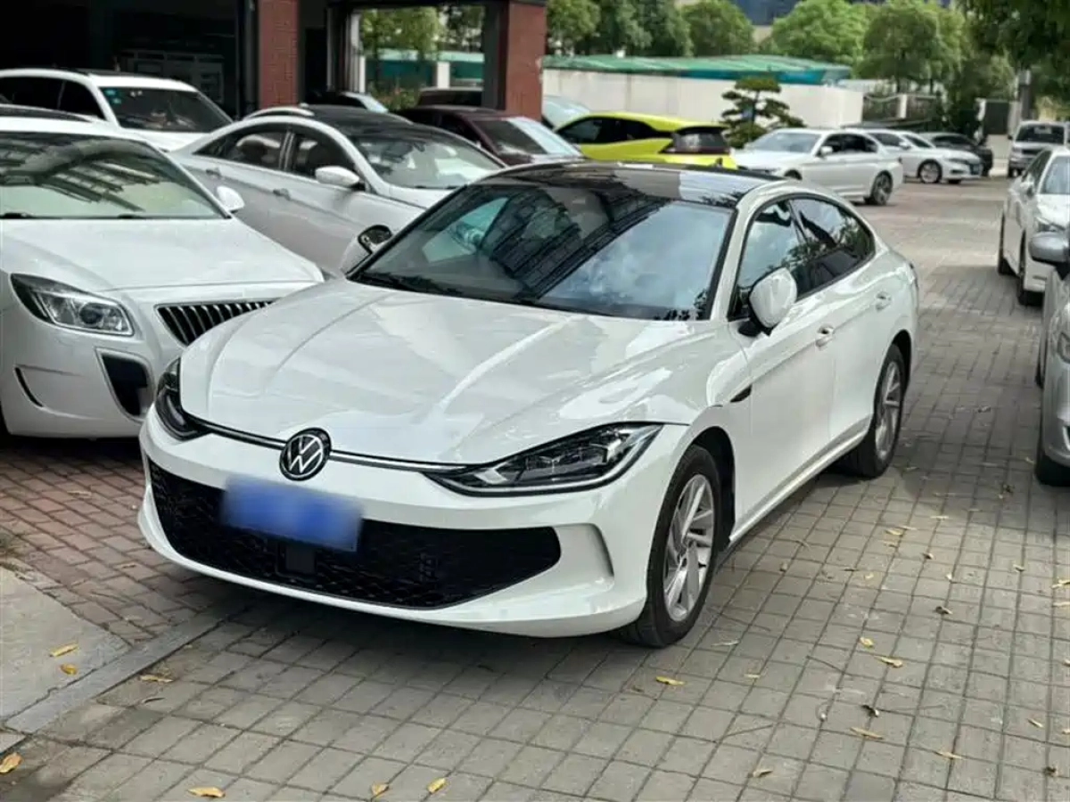 VOLKSWAGEN LAMANDO  2022