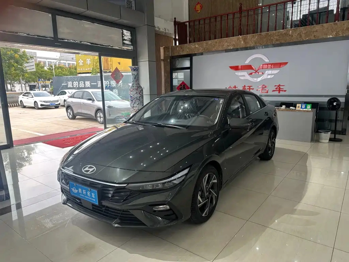 HYUNDAI ELANTRA  2025