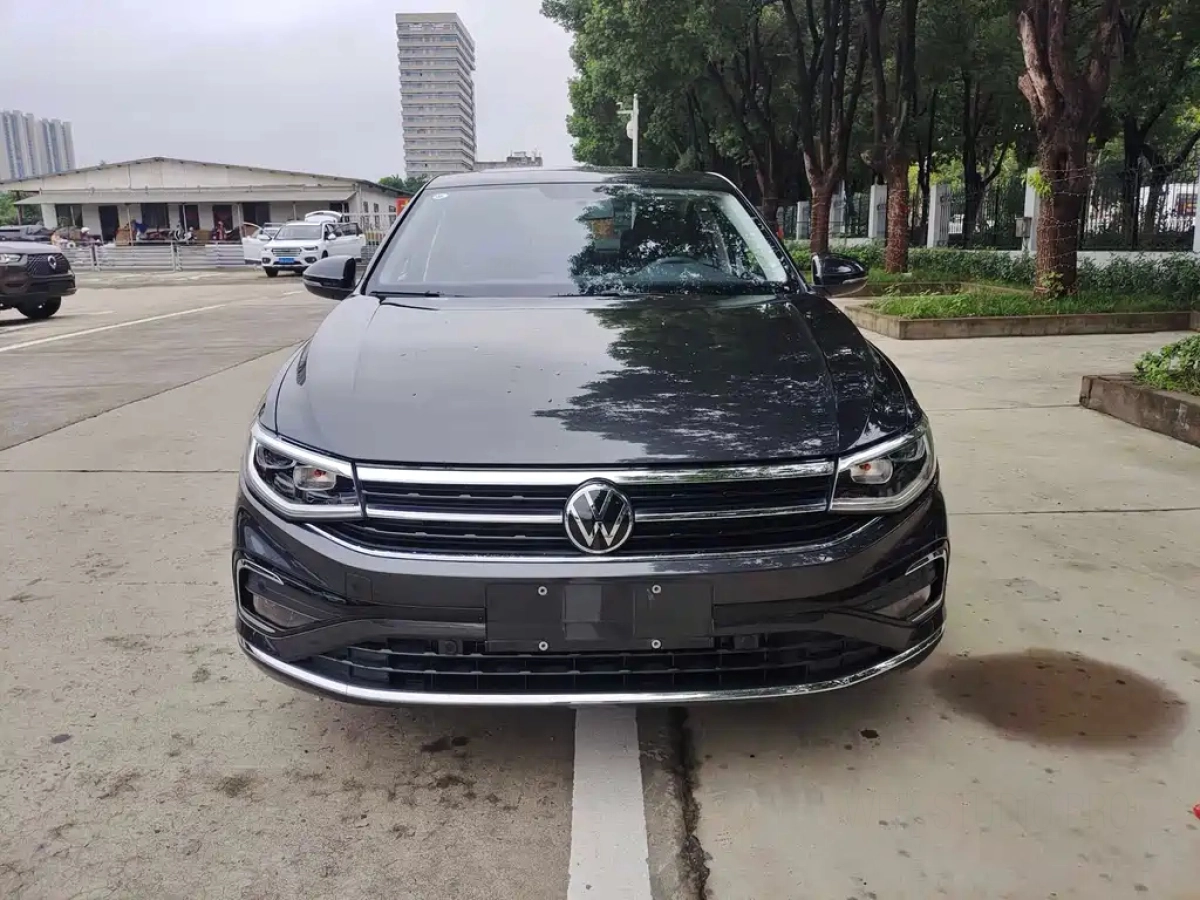 VOLKSWAGEN BORA  2024