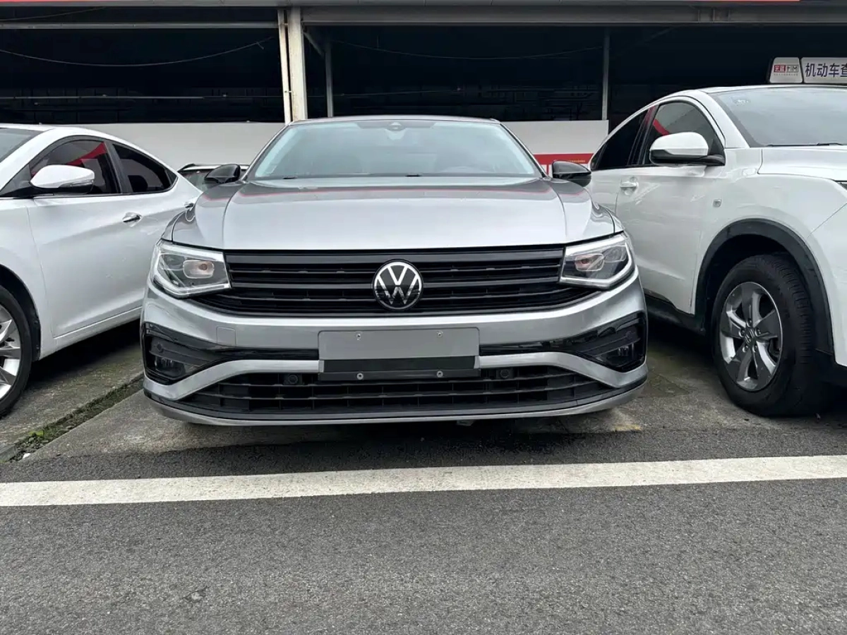 VOLKSWAGEN BORA