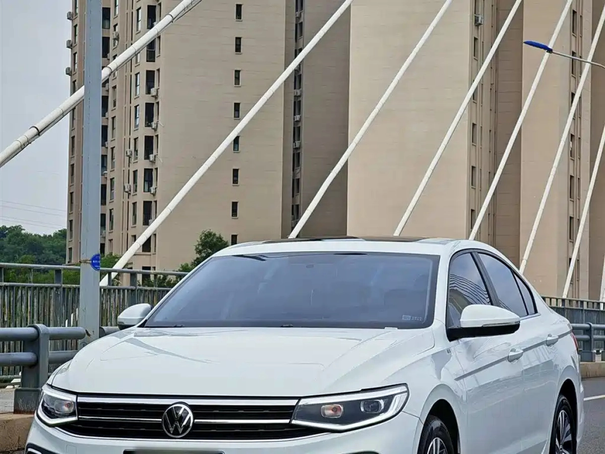 VOLKSWAGEN BORA  2025