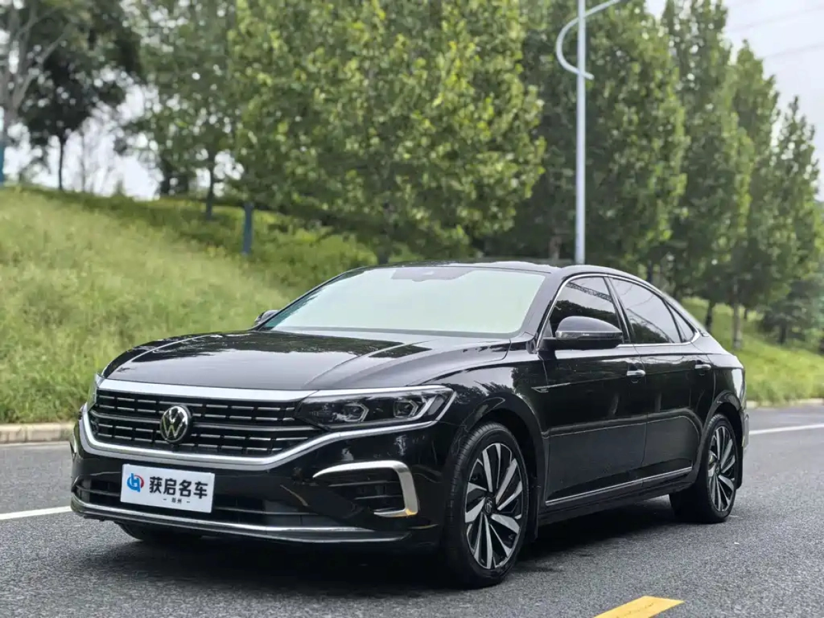VOLKSWAGEN PASSAT  2023