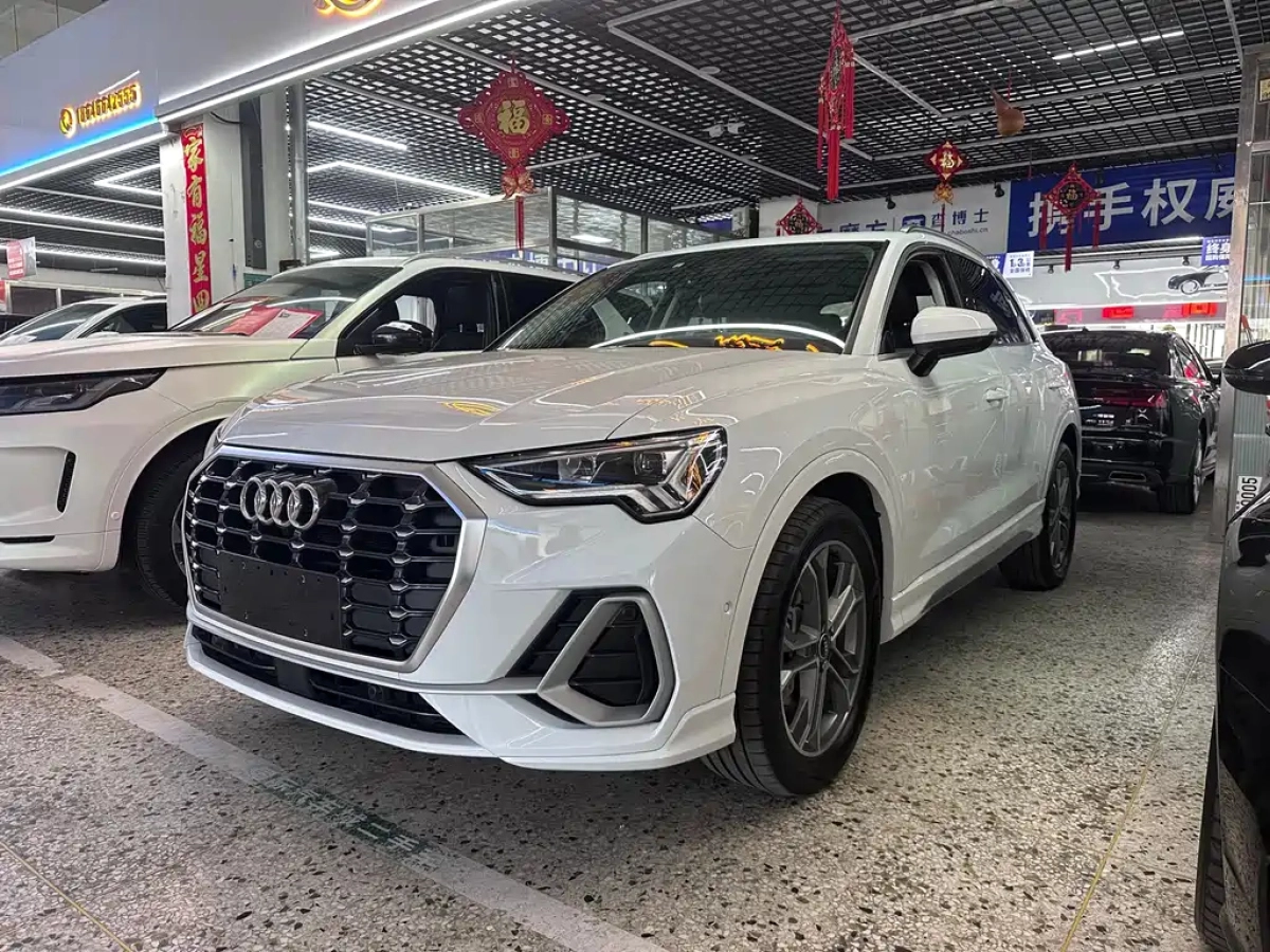 AUDI Q3  2022