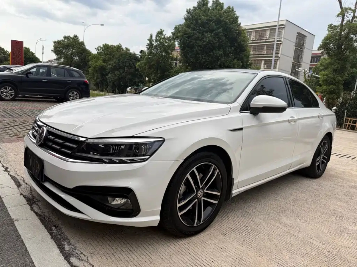 VOLKSWAGEN LAMANDO  2020