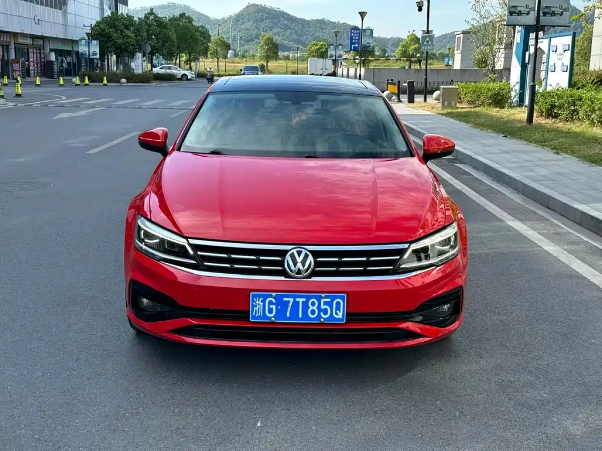 VOLKSWAGEN LAMANDO  2020