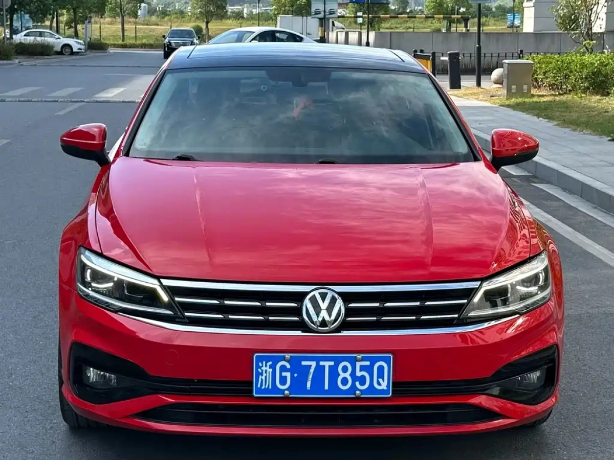 VOLKSWAGEN LAMANDO