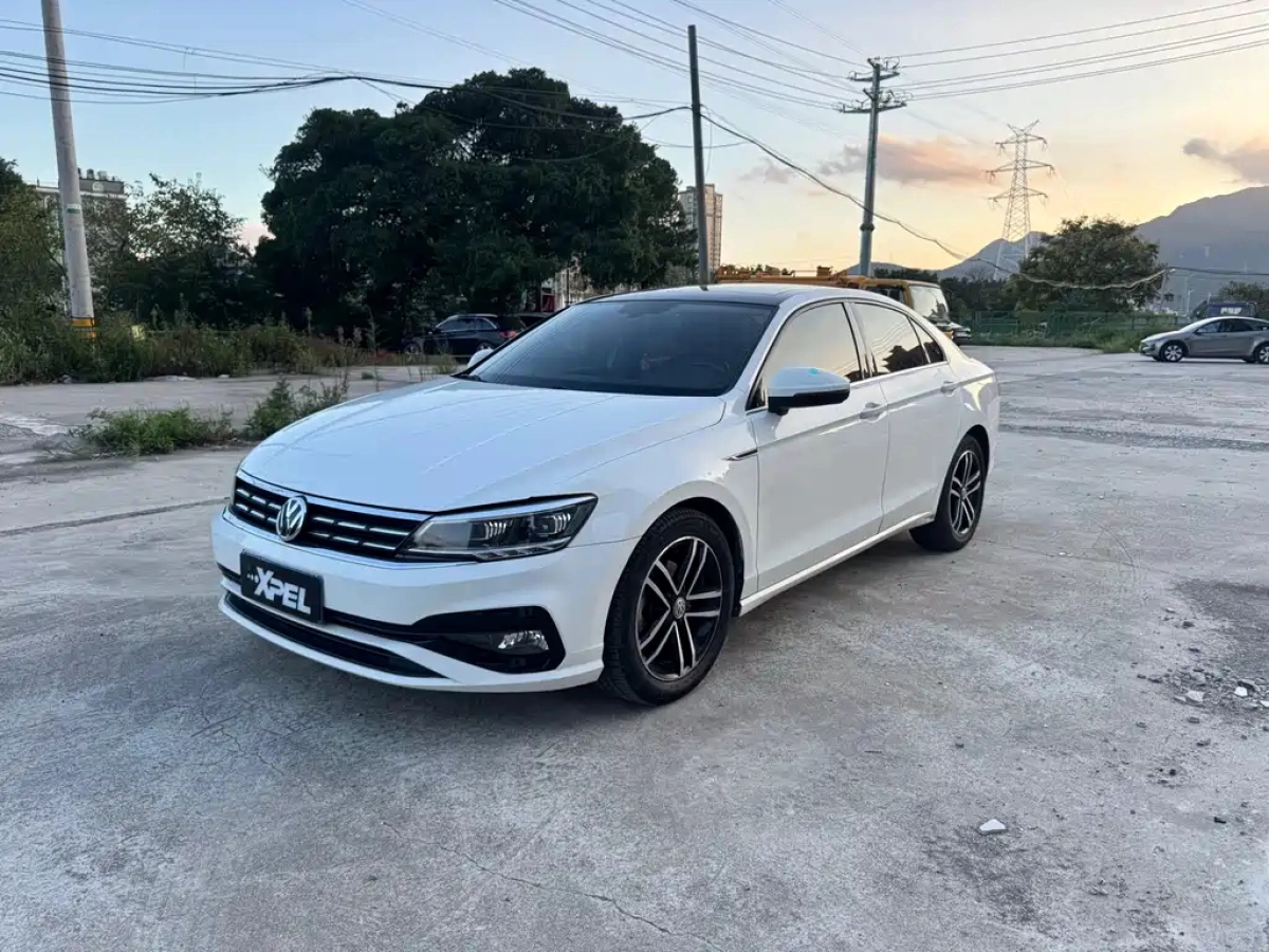 VOLKSWAGEN LAMANDO  2020