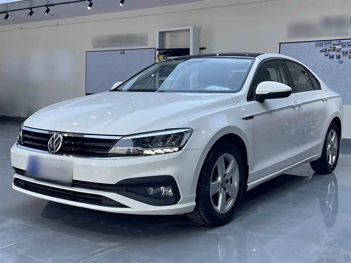 VOLKSWAGEN LAMANDO  2022