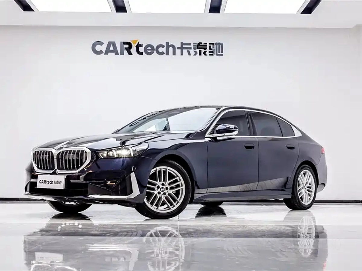 BMW 5-SERIES  2024