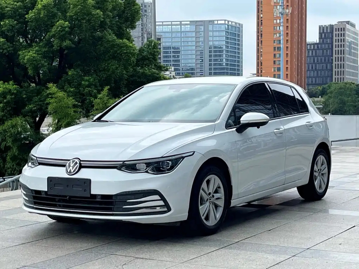 VOLKSWAGEN GOLF  2021