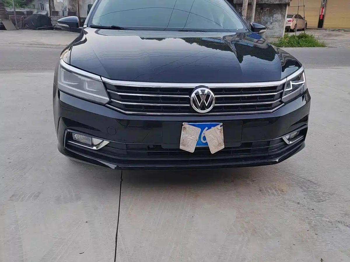 VOLKSWAGEN PASSAT  2018