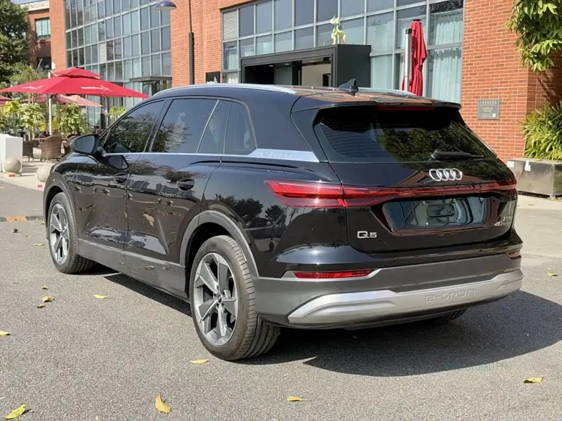 AUDI Q5 E-TRON