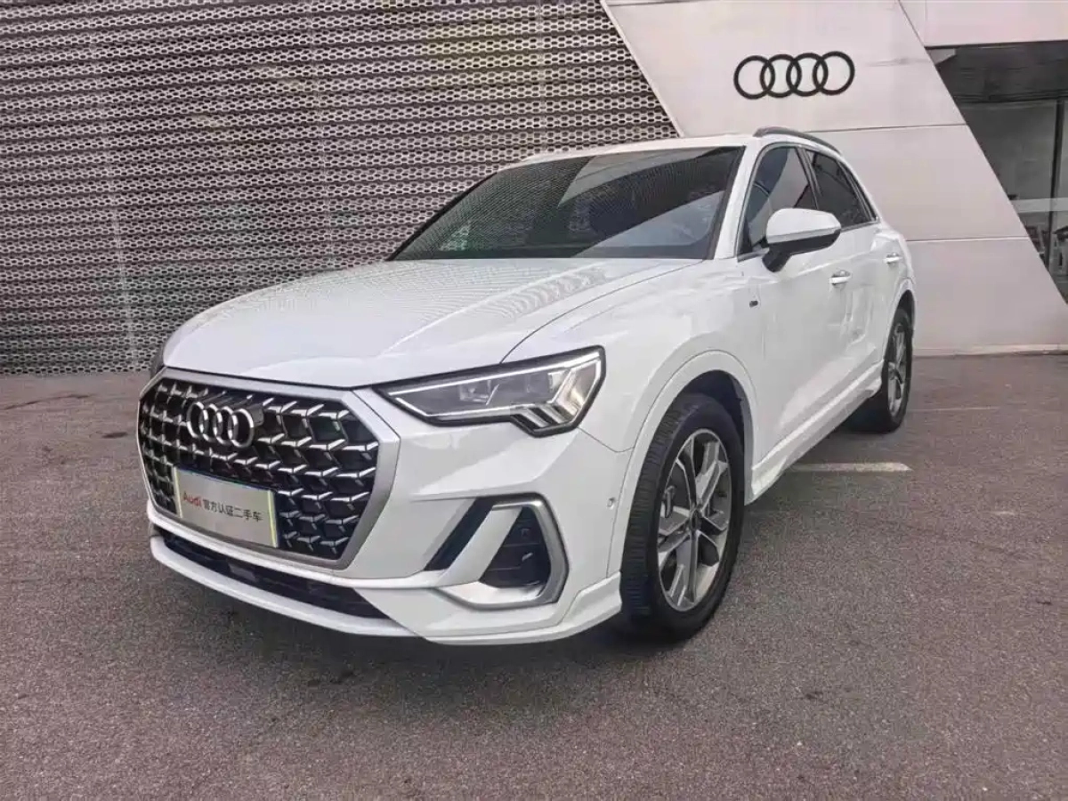 AUDI Q3  2024