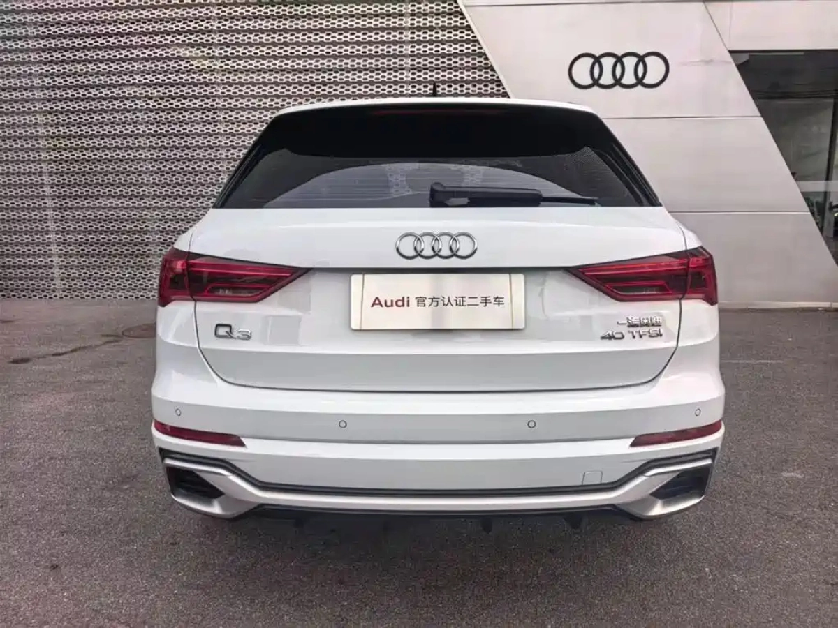 AUDI Q3