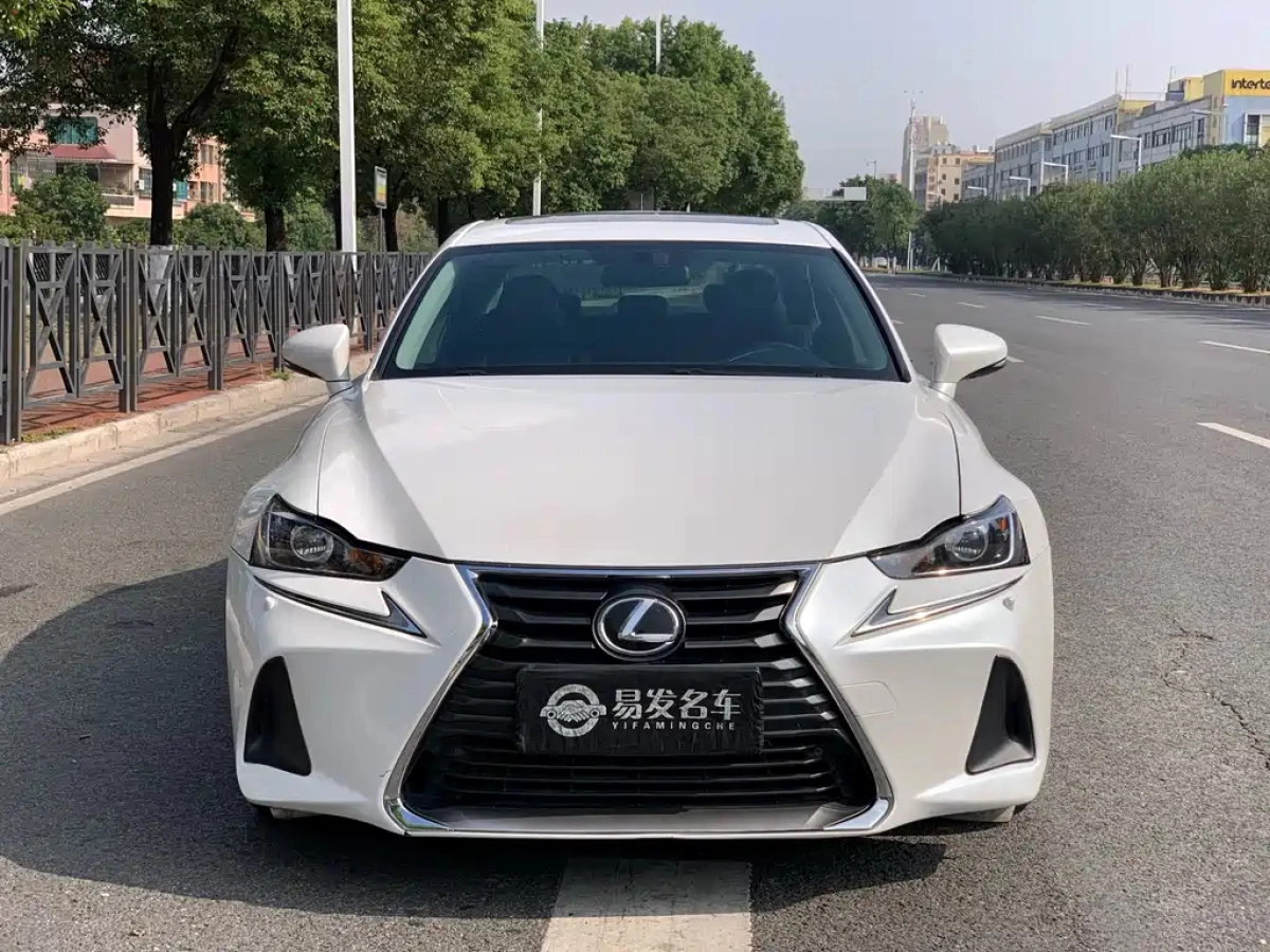 LEXUS IS  2018