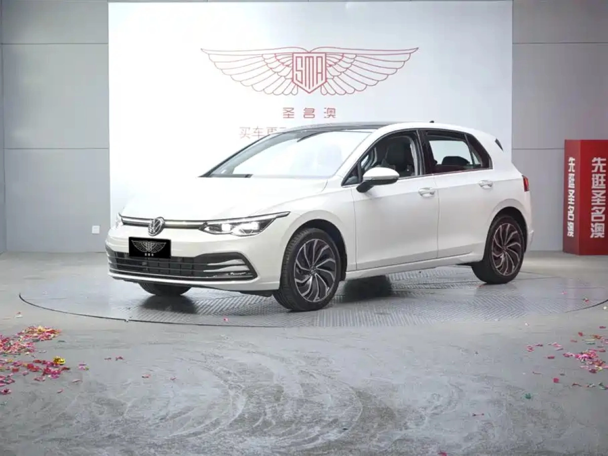 VOLKSWAGEN GOLF  2025