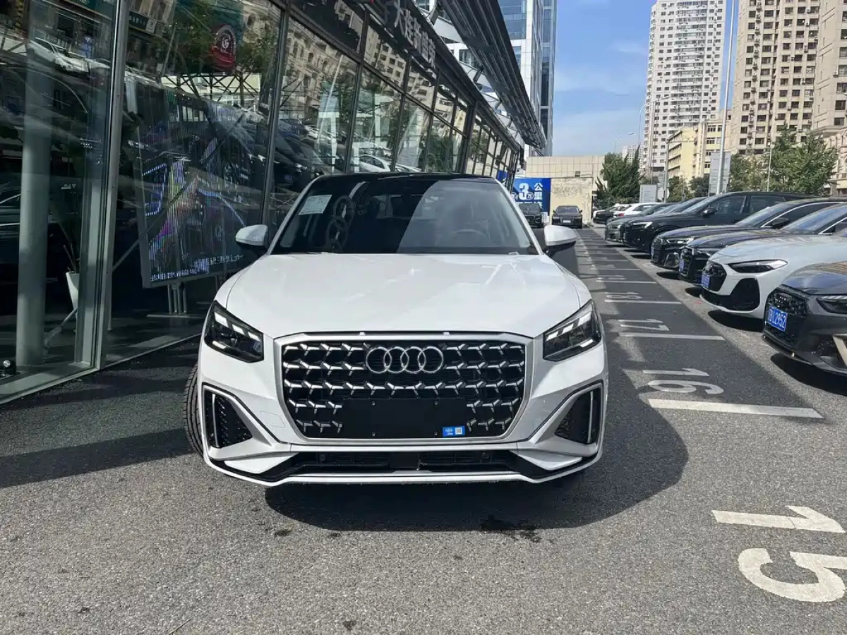 AUDI Q2L