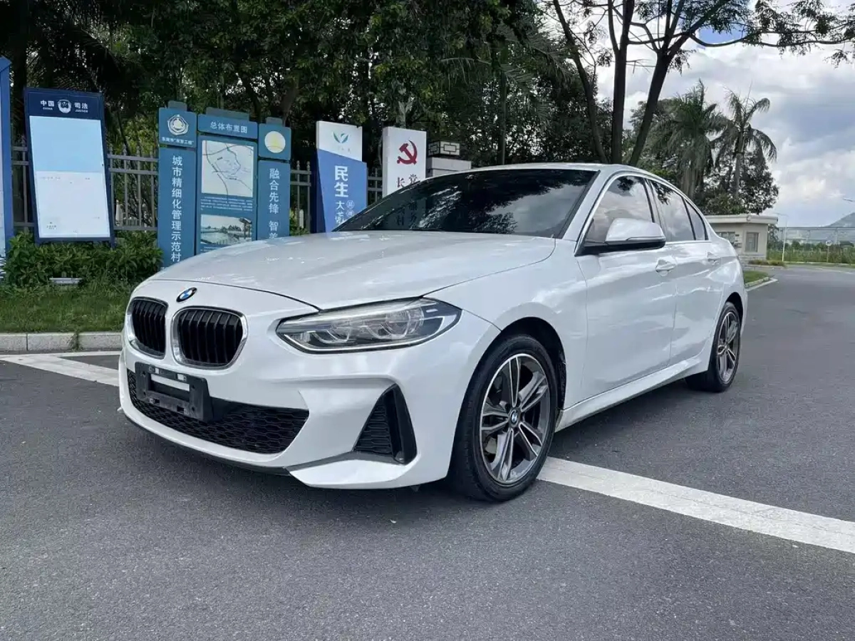 BMW 1-SERIES  2022