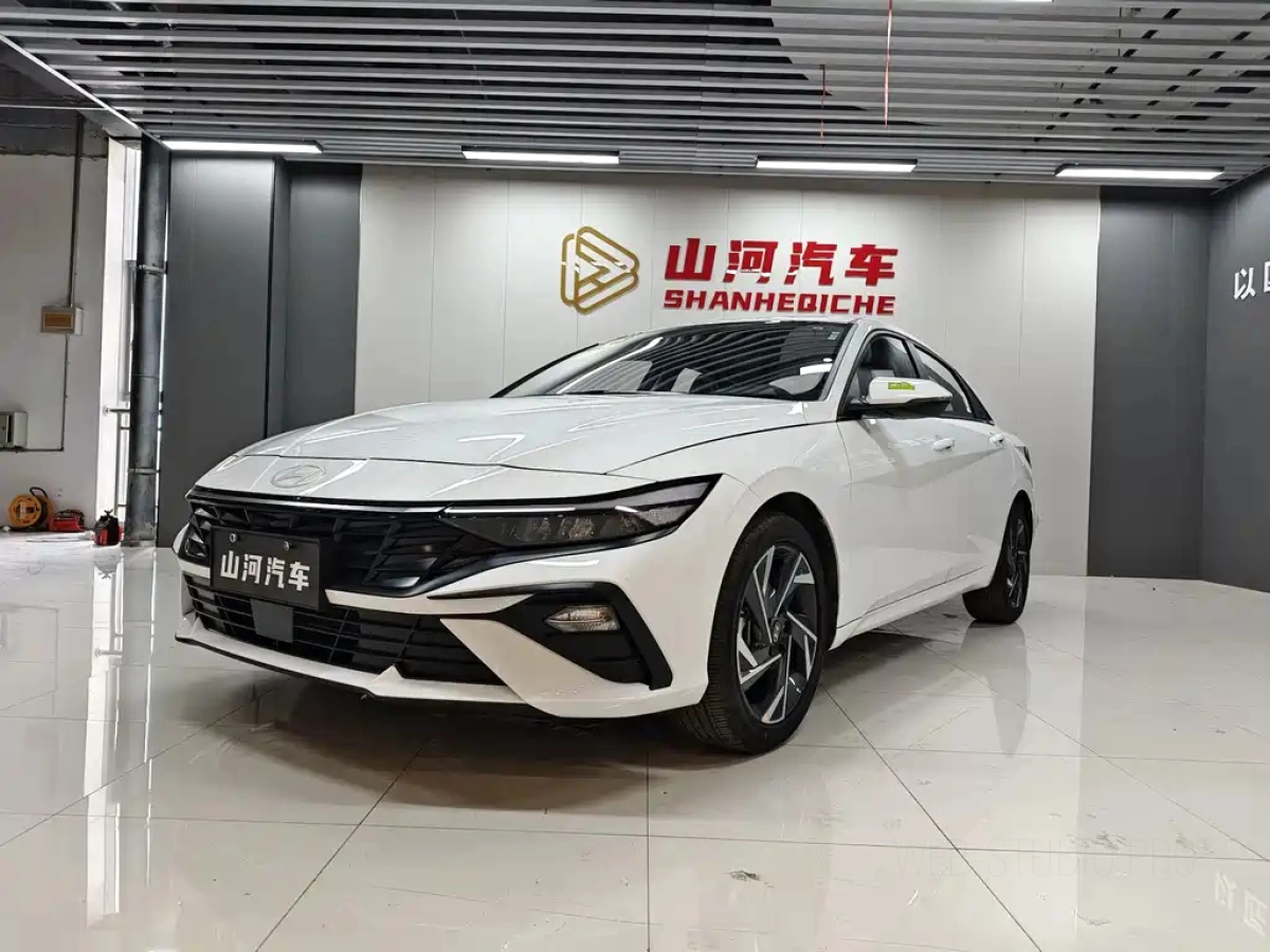 HYUNDAI ELANTRA  2025