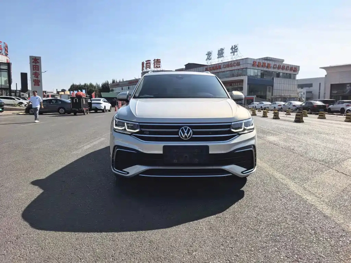 VOLKSWAGEN TIGUAN L