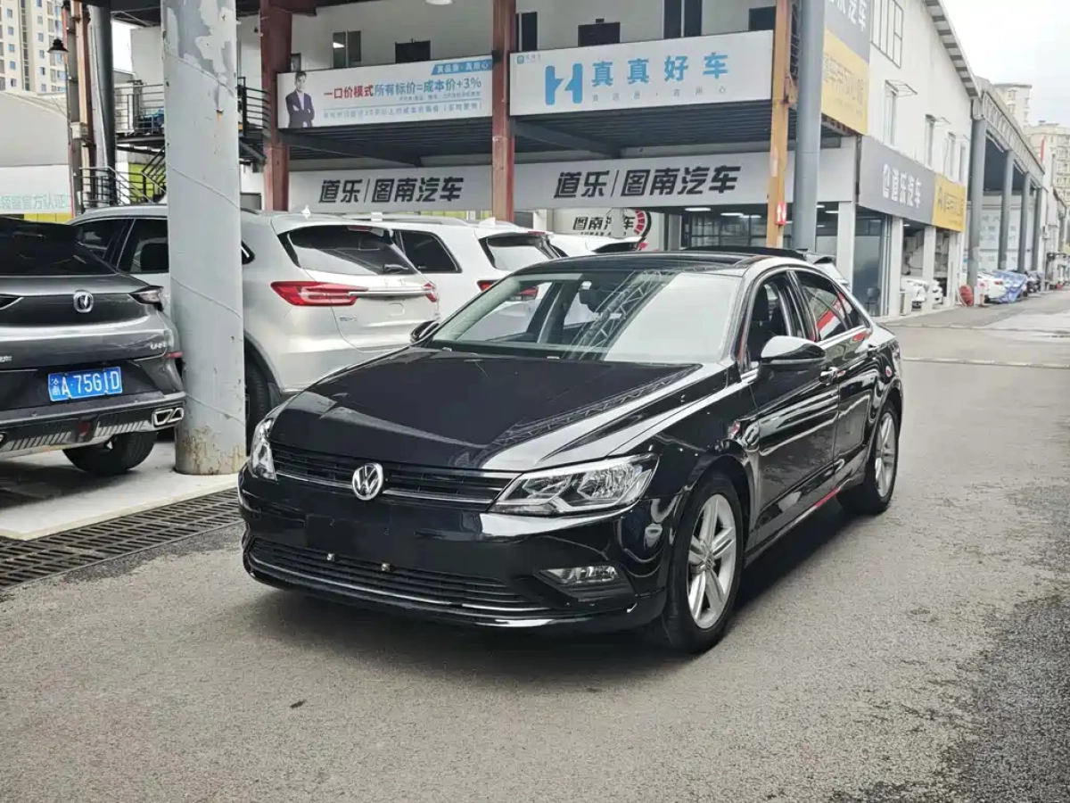 VOLKSWAGEN LAMANDO  2018