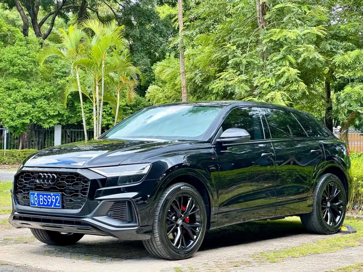 AUDI Q8  2020