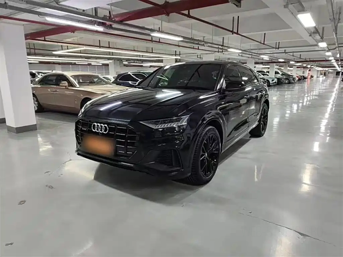 AUDI Q8  2020