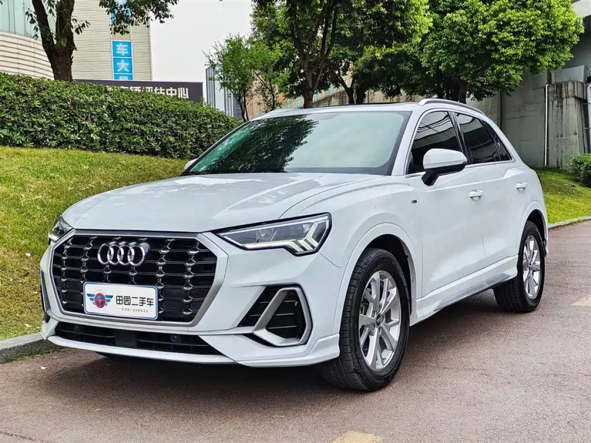 AUDI Q3  2020