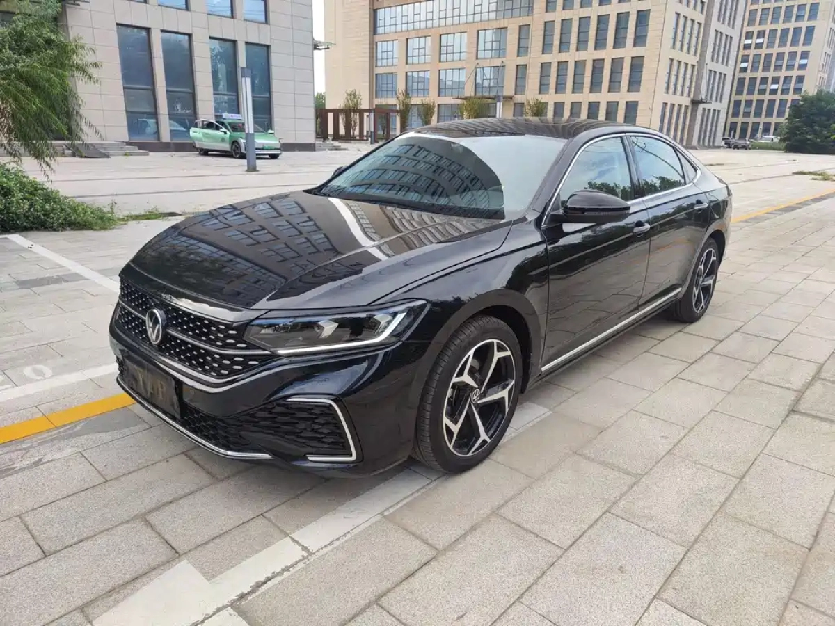 VOLKSWAGEN PASSAT  2023