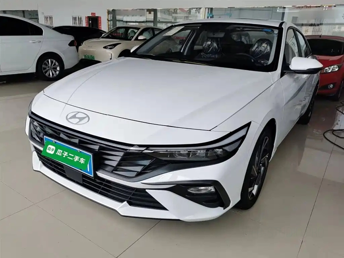 HYUNDAI ELANTRA  2025