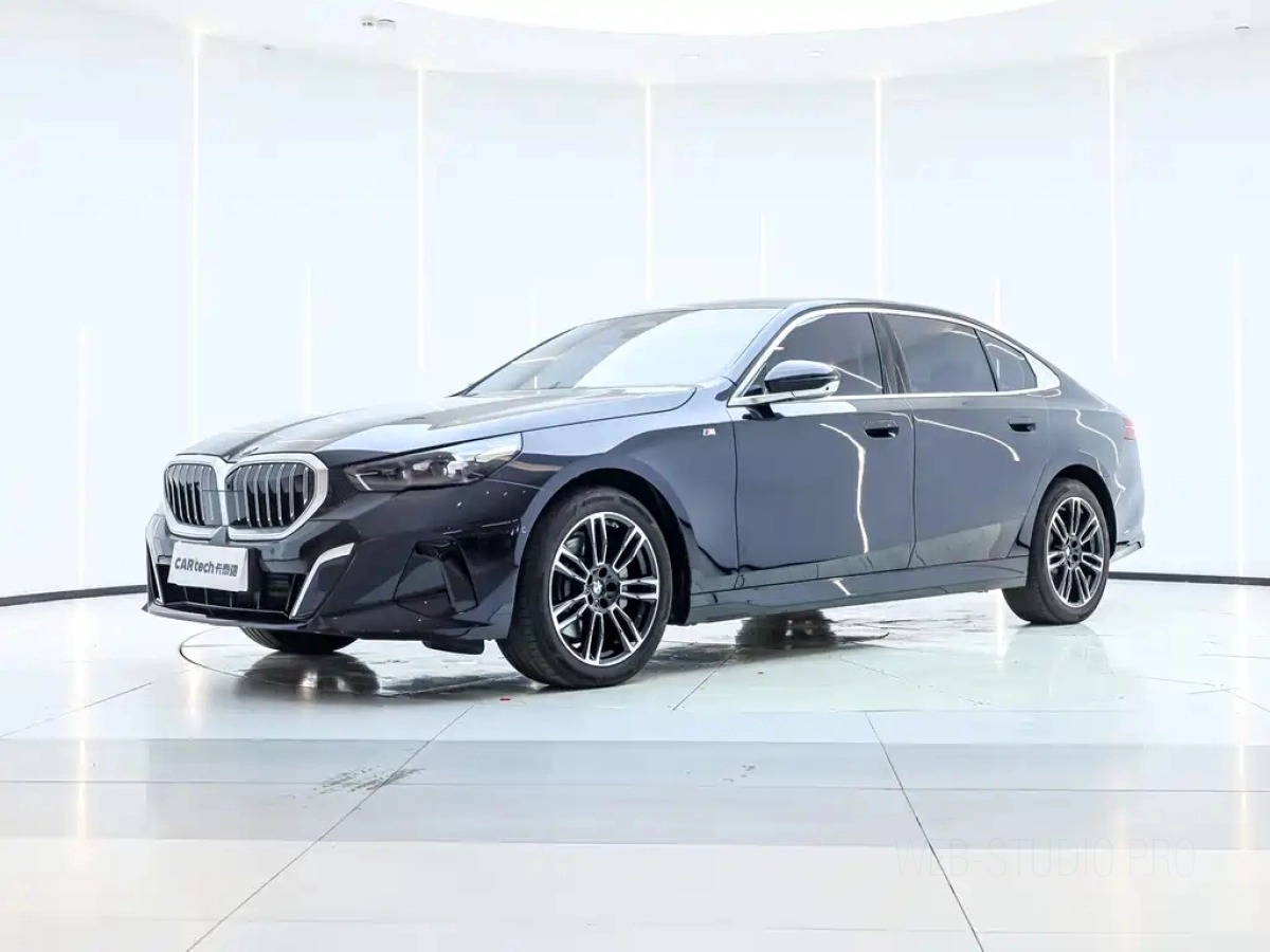 BMW 5-SERIES  2025