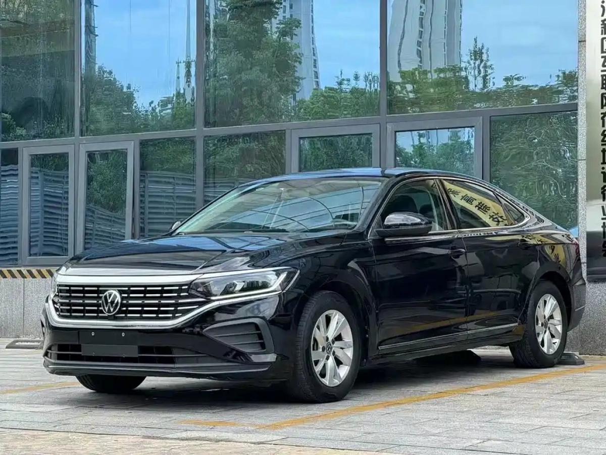 VOLKSWAGEN PASSAT  2023