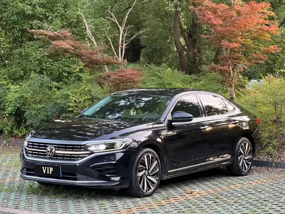 VOLKSWAGEN PASSAT  2022