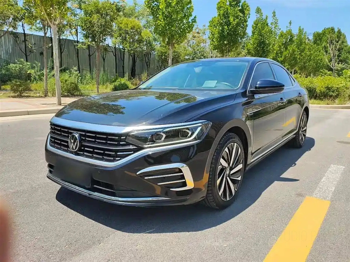 VOLKSWAGEN PASSAT  2022