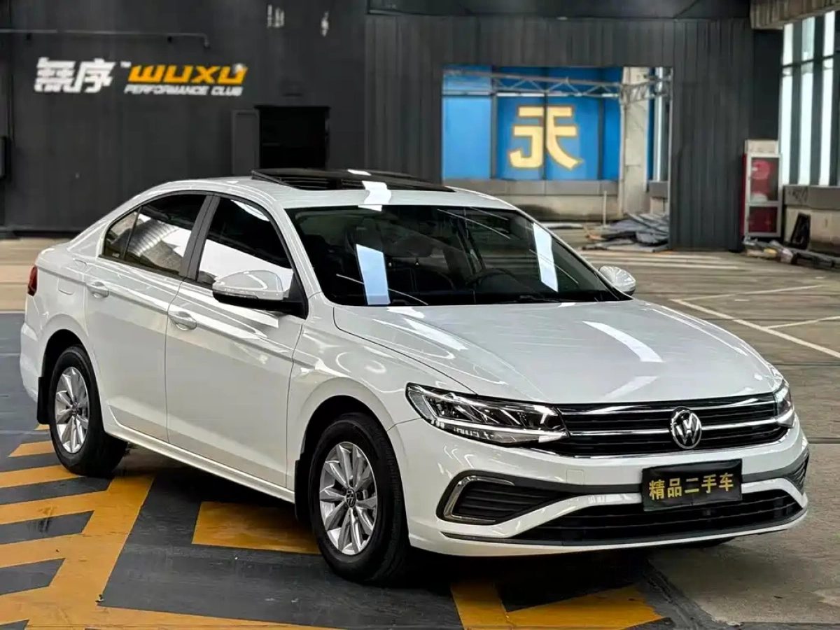 VOLKSWAGEN BORA  2023