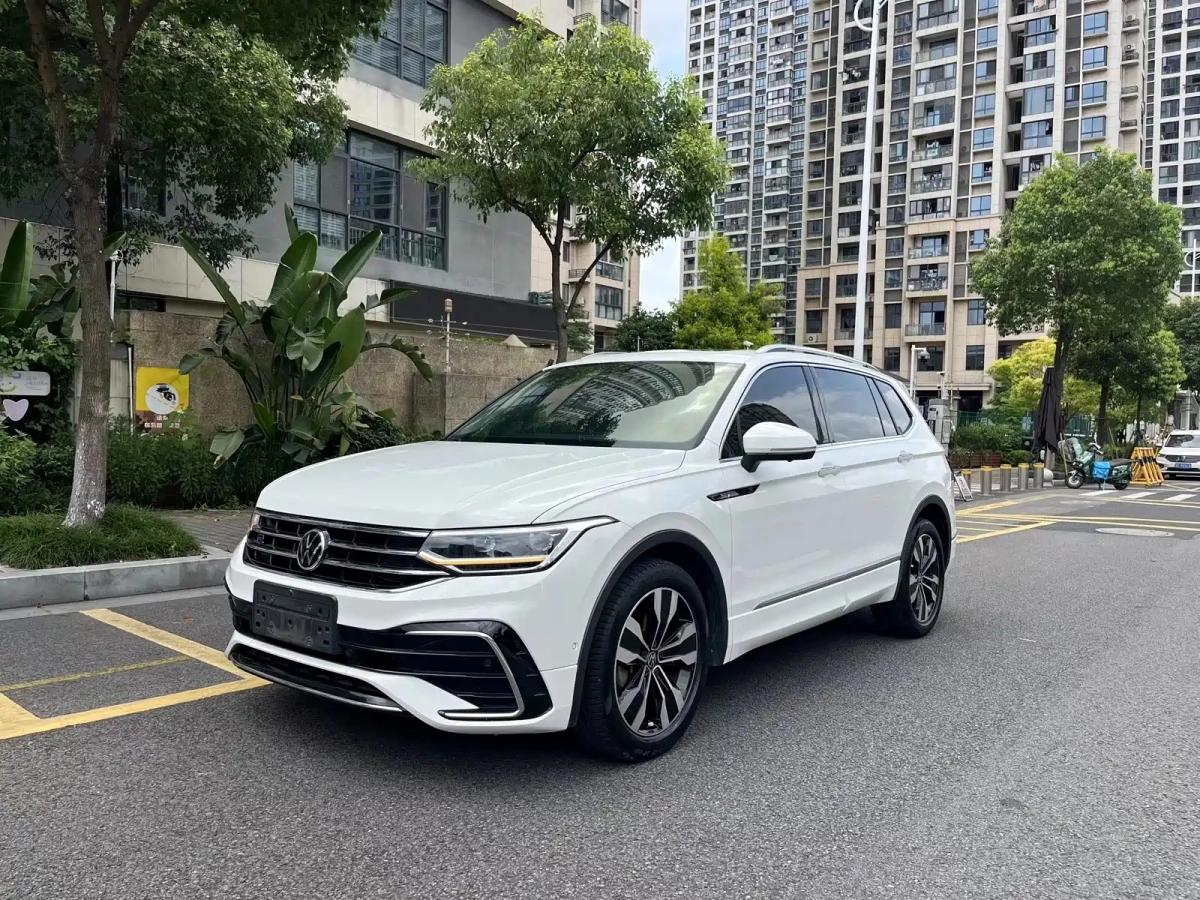 VOLKSWAGEN TIGUAN L  2022